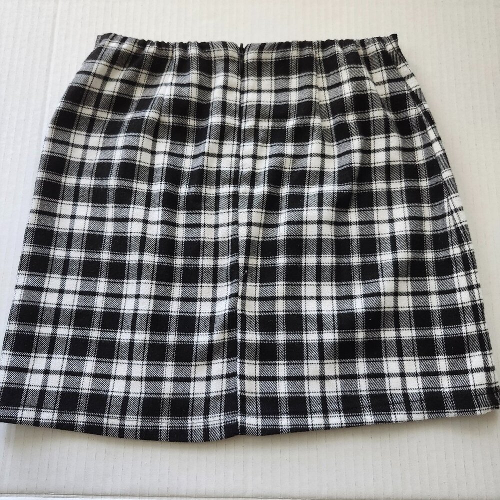 ART CLASS Girl's Black and White Plaid mini skirt, size 6x